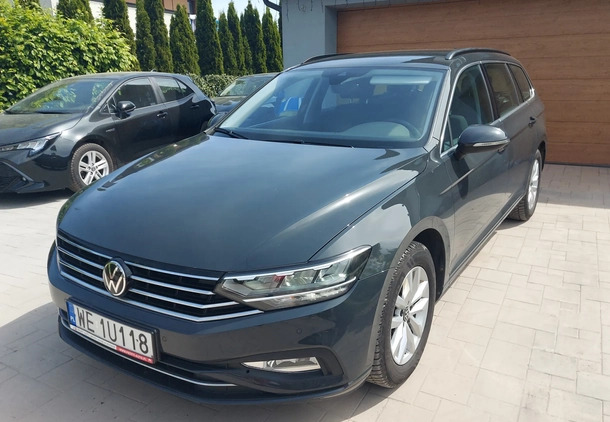 Volkswagen Passat cena 93698 przebieg: 80000, rok produkcji 2020 z Pasłęk małe 79